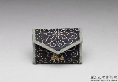 图片[4]-Embroidered floral flint bag (with flint, striker, lacquer case, brocade, a note by Gaozong in Manchu and Chinese, sandalwood box), Empress Xiaoxian (1712-1748), Qing dynasty-China Archive